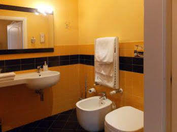 B&B Cesena5 Milano Eksteriør bilde